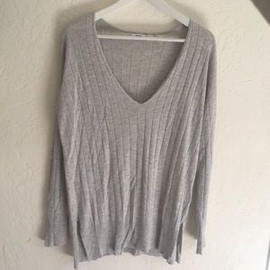 UO Grey Ribbed v-neck sweater w/ side slits